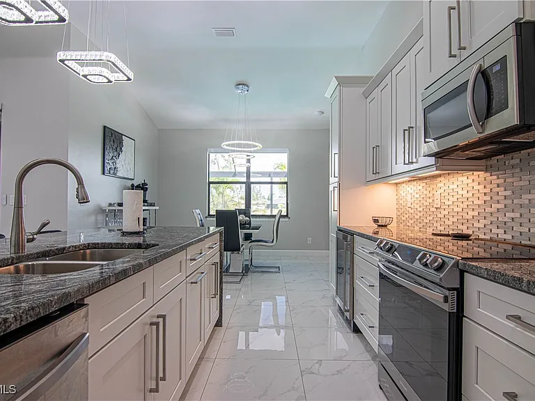 1833 SW 11th Ter — Photo 9