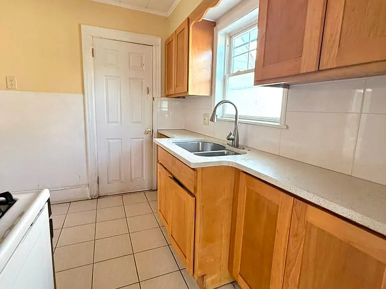 8 Herman Ave — Photo 7