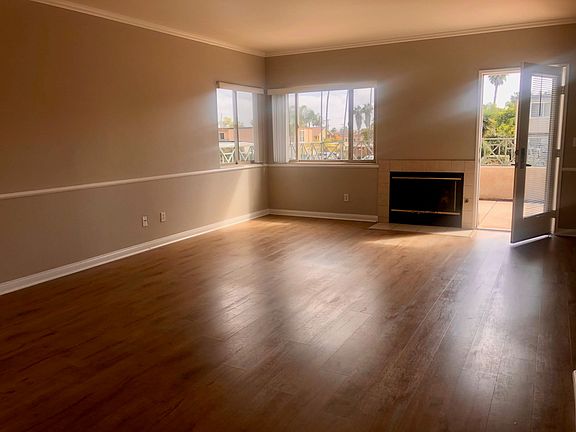 Livingroom with fireplace