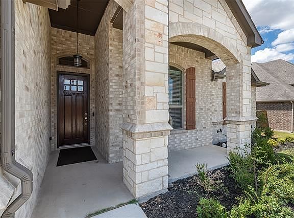 4th image of 209 White Willow Way
