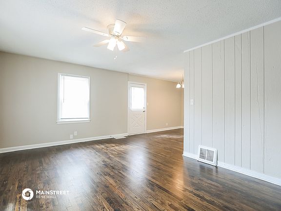 3rd image of 10604 E 26th St