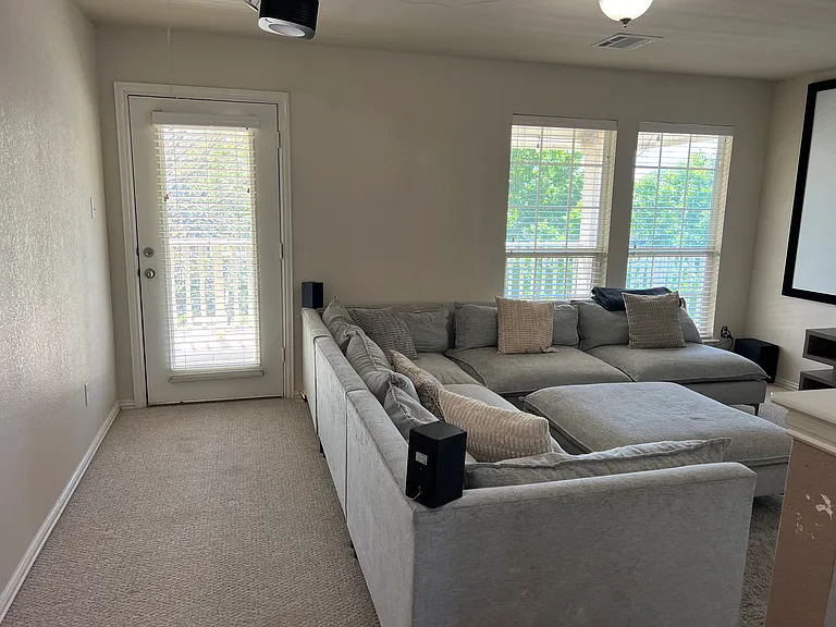 10215 Waterbury Dr — Photo 40