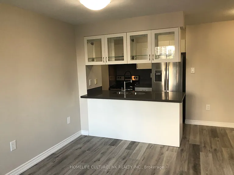889 Bay St #801 — Photo 5