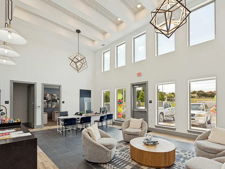 Palladium Crestway — Photo 29