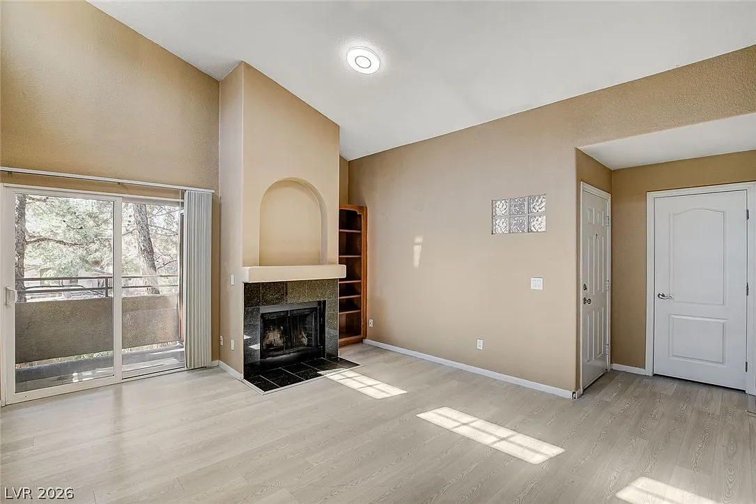 Photo 2 of 39 - 3145 E Flamingo Rd #2096 - Las Vegas, NV Building Photo - 3145 E Flamingo Rd #2096