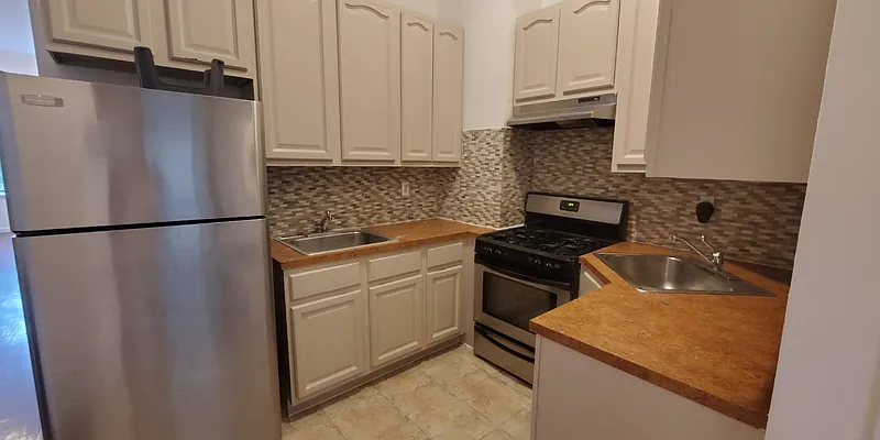 Rented by ERNY LLC | media 13