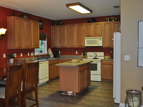 3rd image of 2439 Golfview Dr