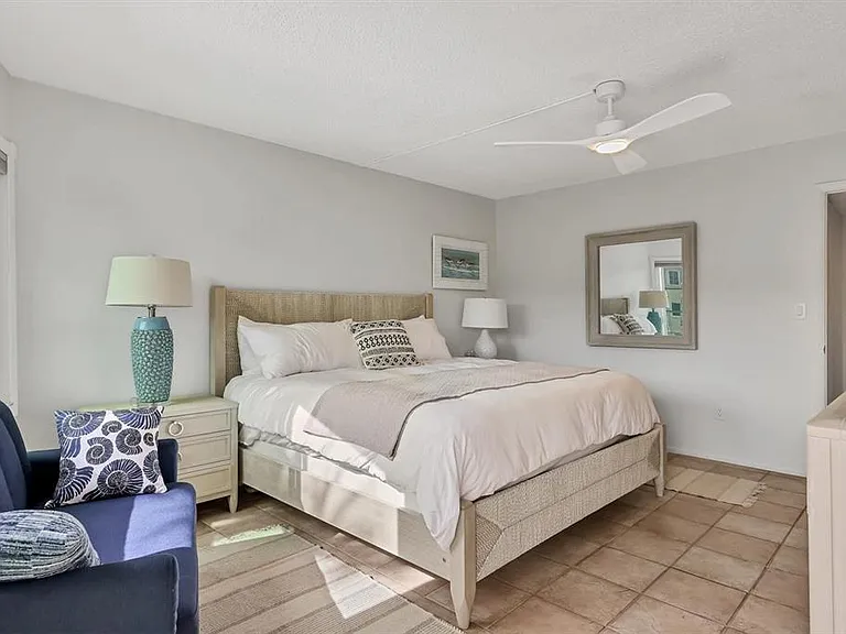 1250 N Portofino Dr #303 — Photo 15