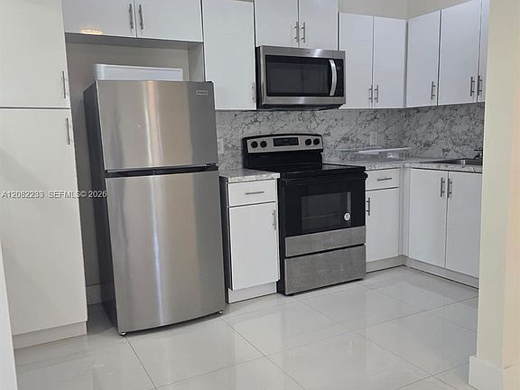 3rd image of 1945 NE 171st St #3