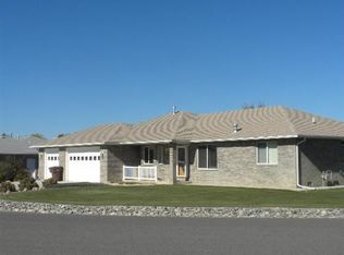 915 Laurel Ln, Montrose, CO 81401