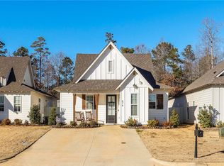 676 Village Dr, Opelika, AL 36801