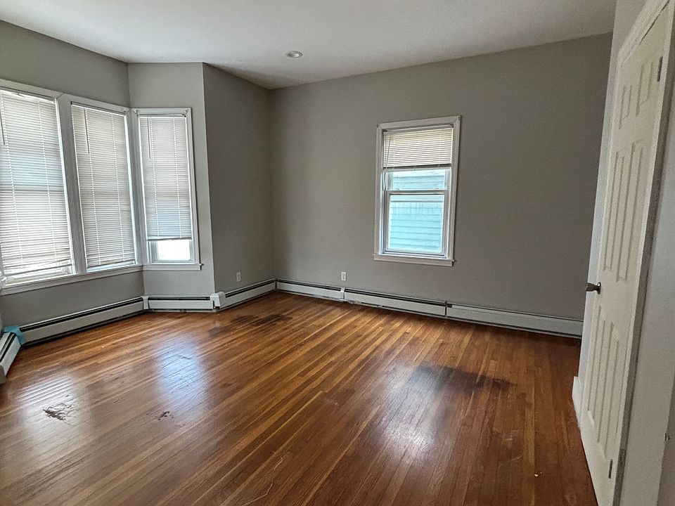 1st image of 34 Burnett St Floor 2