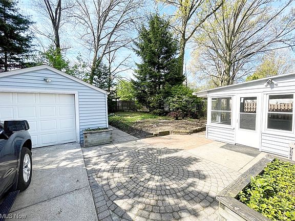 3rd image of 330 Morrison Ave