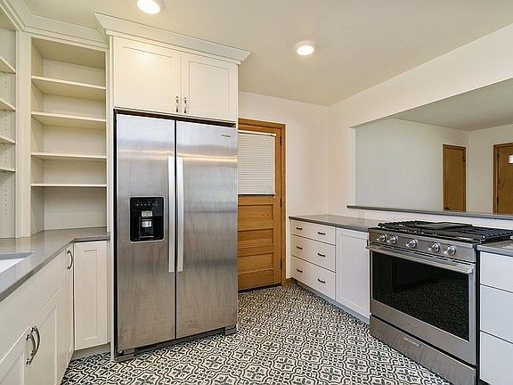 5th image of 1430 Marston Ave