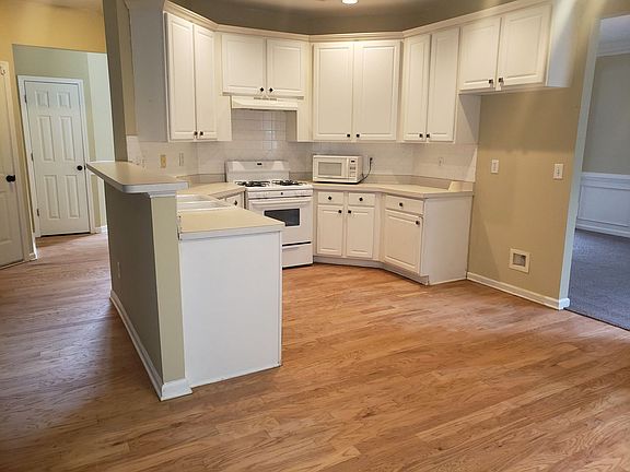 5th image of 2225 Creekway Dr