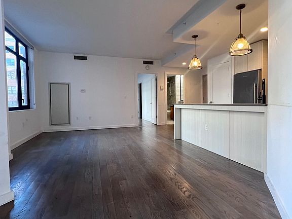 4th image of 125 Parkside Ave APT 4H