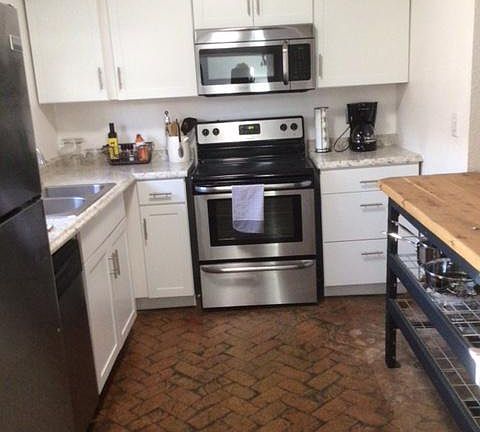 5th image of 600 Arno St NE #2