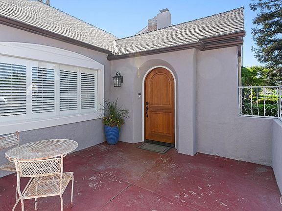 4th image of 2709 Sunset Ave