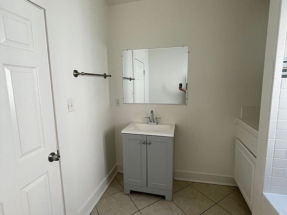 4th image of 1059 Gladys Ave APT 2