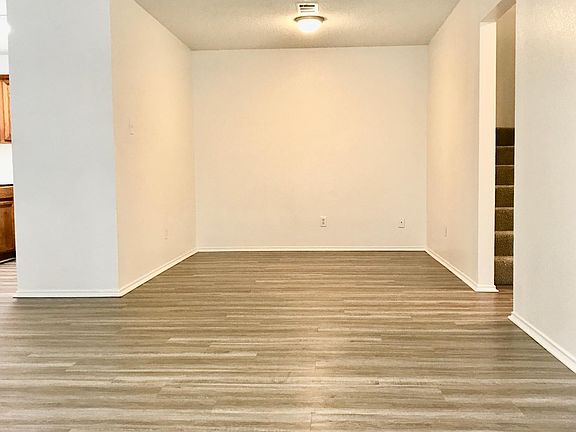 5th image of 3936 Scarsdale Ln