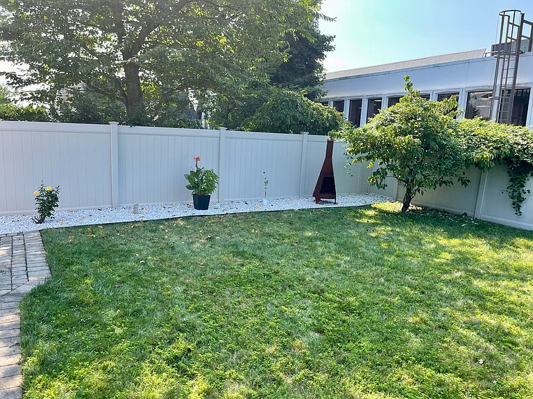 266 Frances St — Photo 26