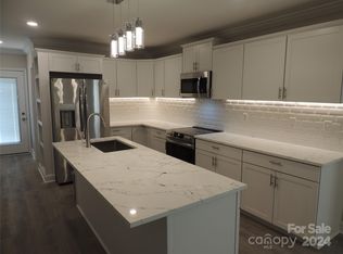 520 1st St W, Conover, NC 28613