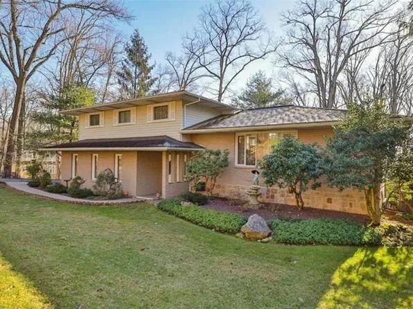 3708 Hawthorne Dr, Center Valley, PA 18034