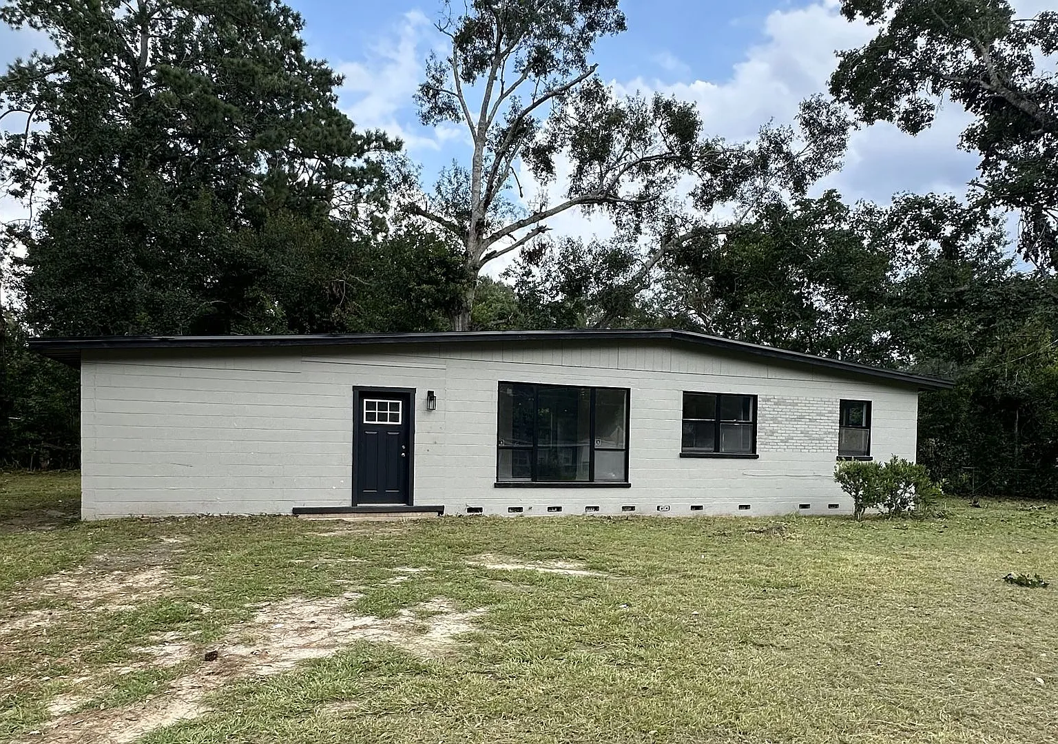 Newly Renovated 3/2 — Photo 1