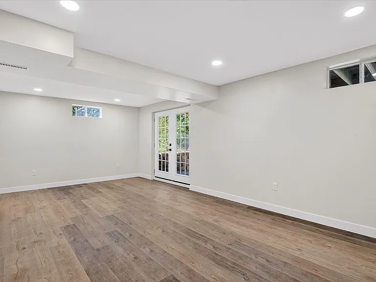 208 Coral Dr — Photo 29