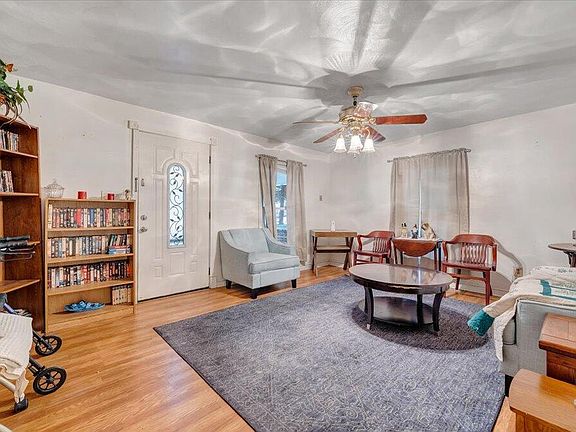 4th image of 1204 Davenport Ave SE