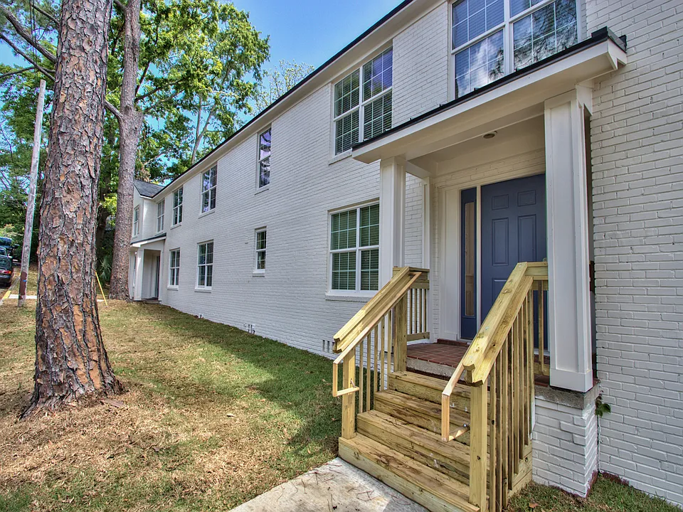 500 E College Ave