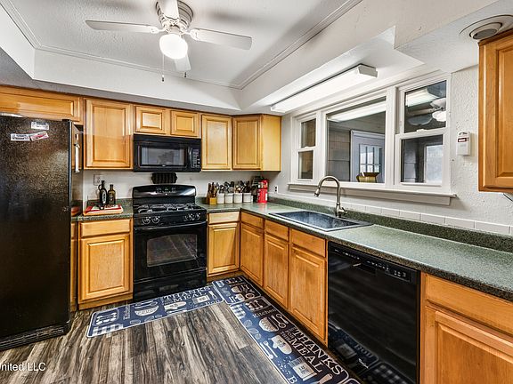 4th image of 13058 W Echo Dr