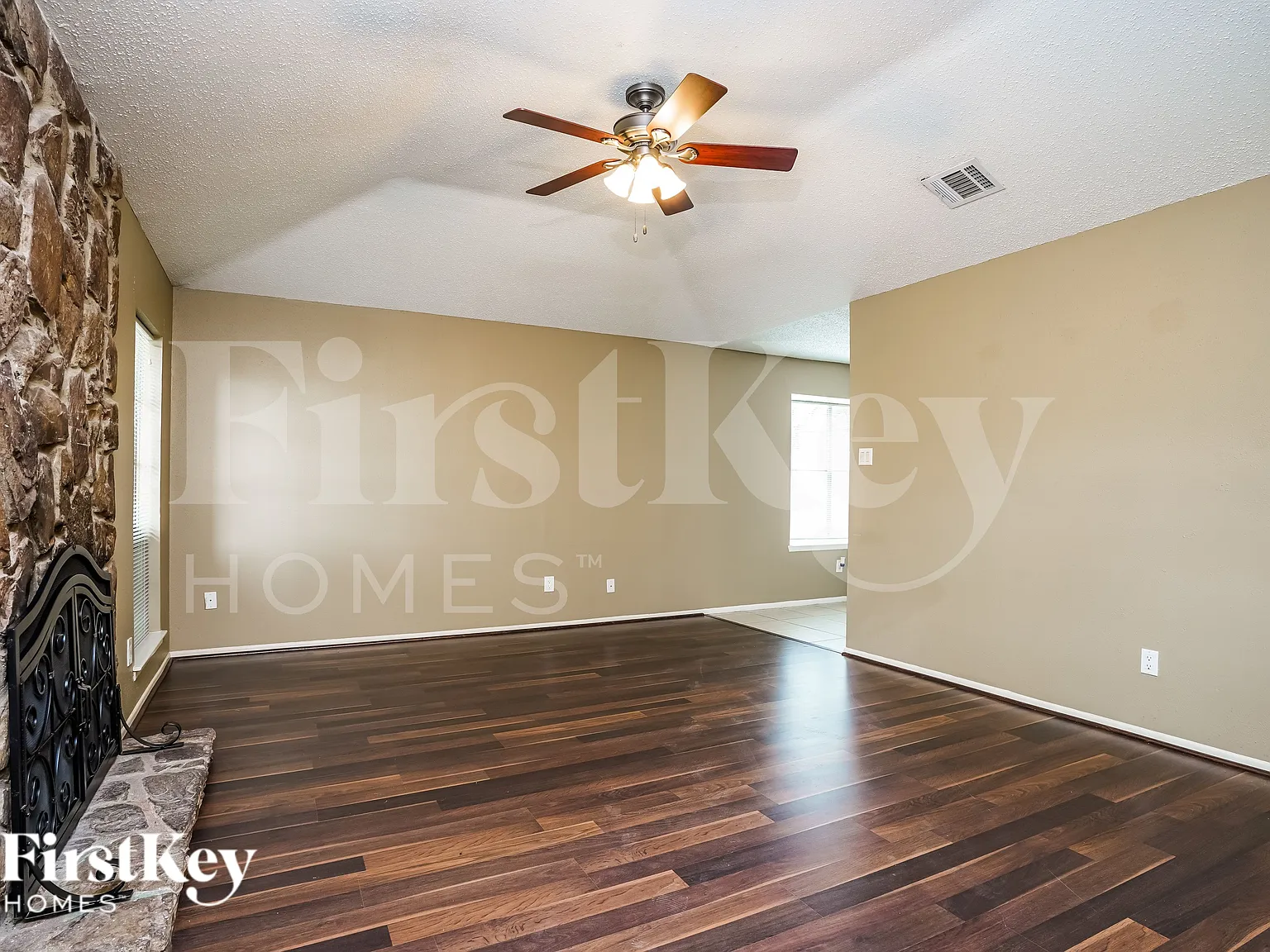 3 bed, 2.0 bath, 1273 sqft, $1,830 — Photo 4