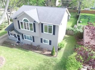 239 Buckeye Dr, Berea, OH 44017
