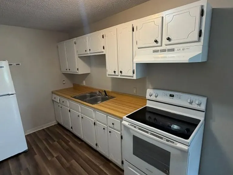616 1/2 N Bayou Ave #B — Photo 5