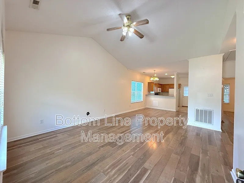 Huntington Place — Photo 4