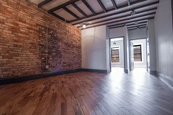 Rented by EXR | media 22