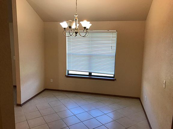 5th image of 609 SW 155th Pl