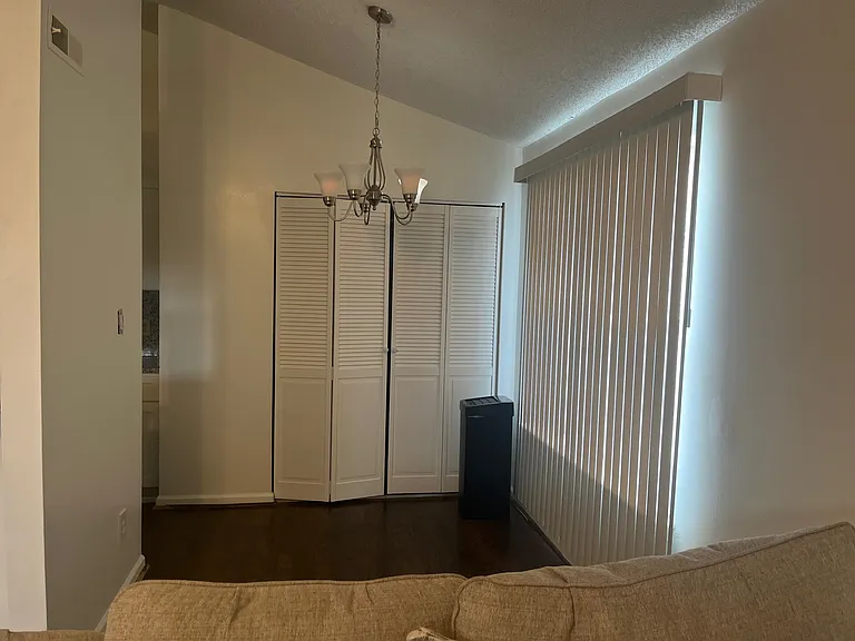 3522 Markham Ct — Photo 3