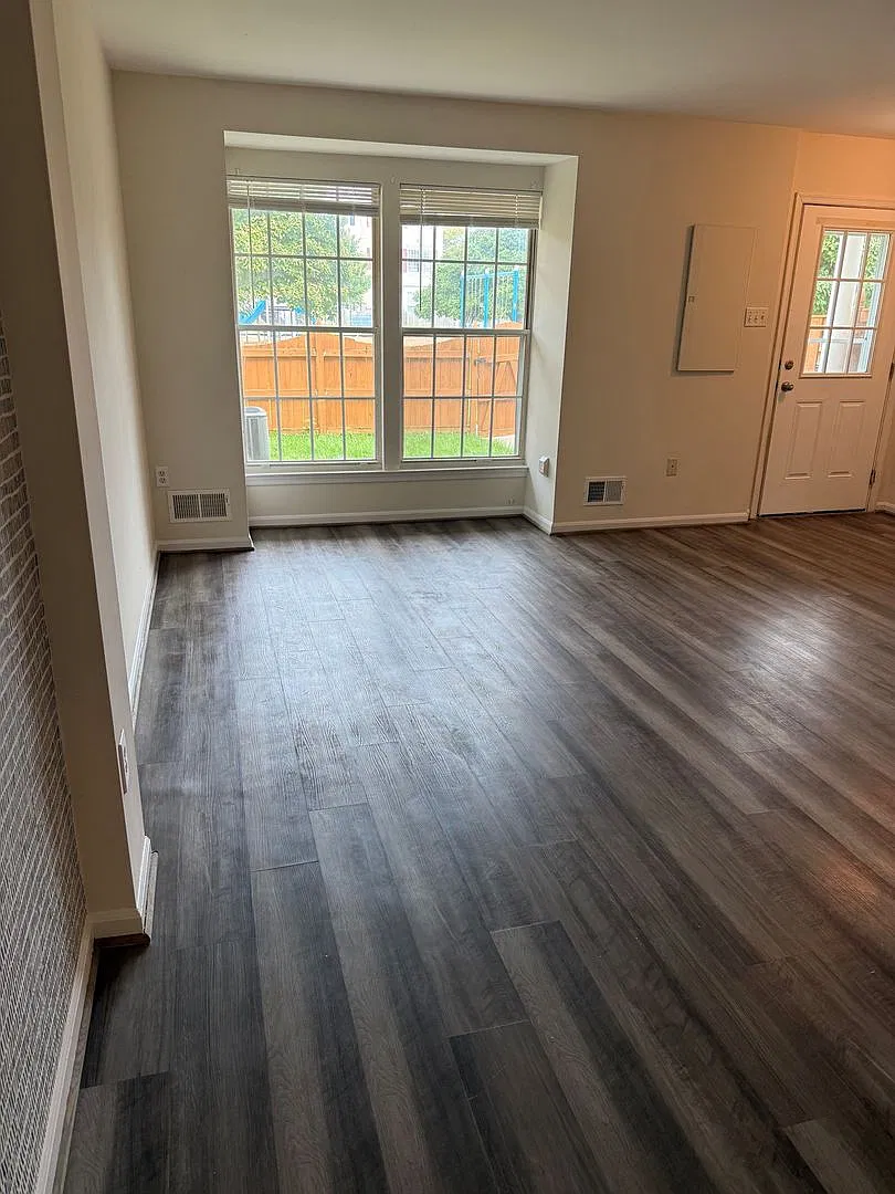Townhouse in Kingsbrook Community available now! — Photo 3