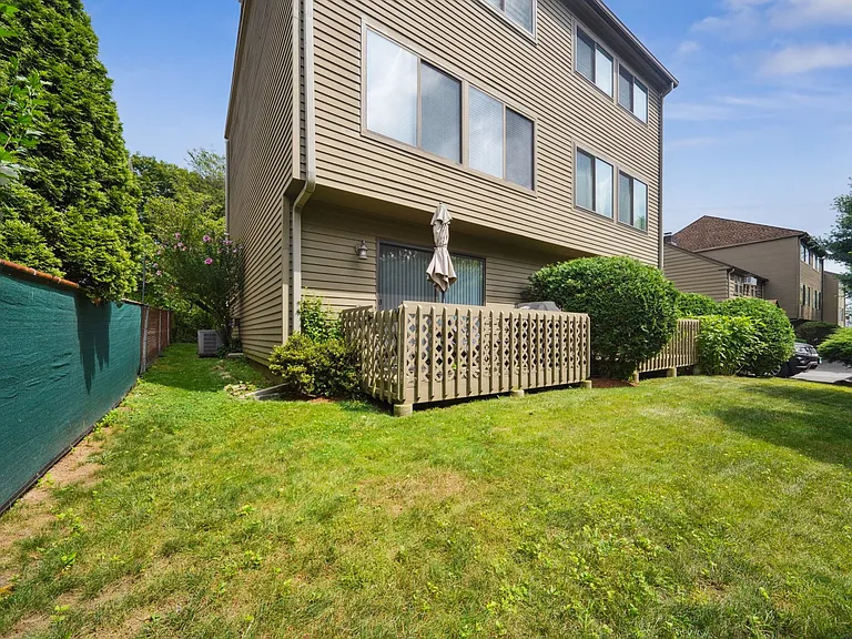 100 Willowbrook Ave #1 — Photo 21