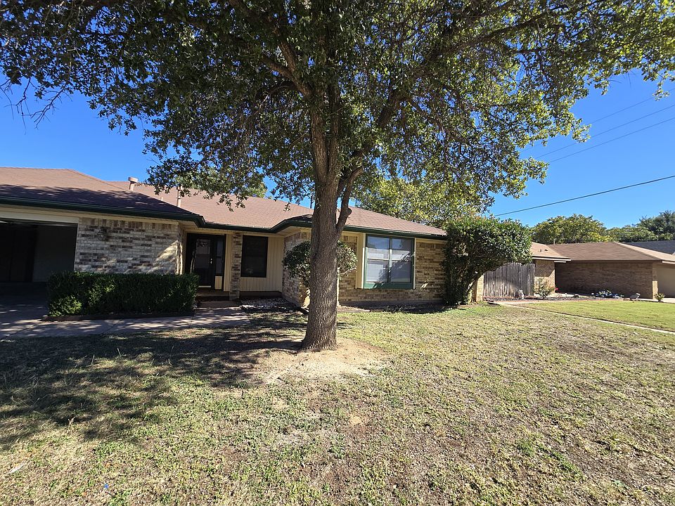 1st image of 4701 Royal Court Cir