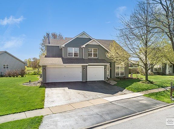 3 Car Garage & Spacious Driveway