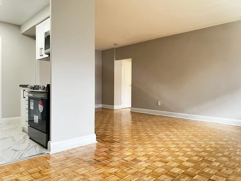 75 Spencer Ave — Photo 4
