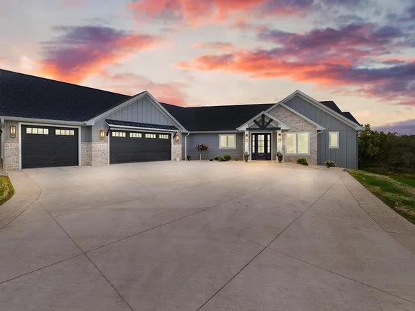 1385 Eastwind Ln, Fond Du Lac, WI 54937