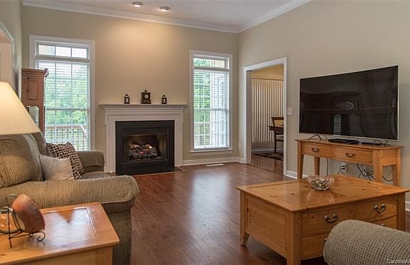 4th image of 3601 Lake Bluff Dr