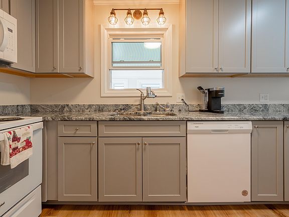 5th image of 4886 Lakeshore Dr