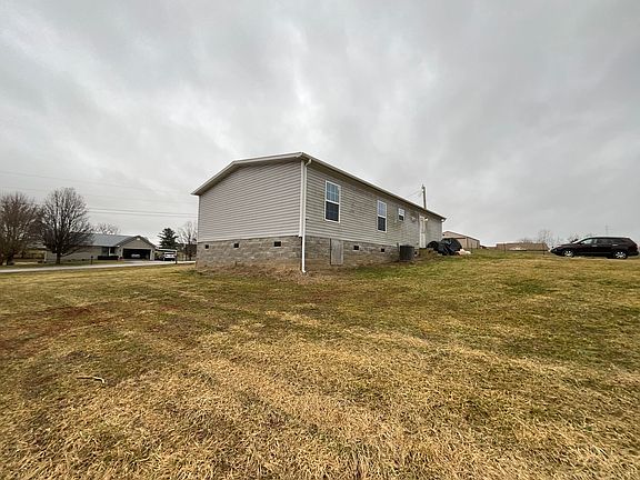 3rd image of 82 Coffee Tree Ln