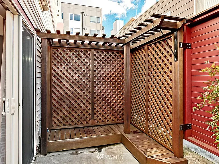 1111 E John St #1 — Photo 16