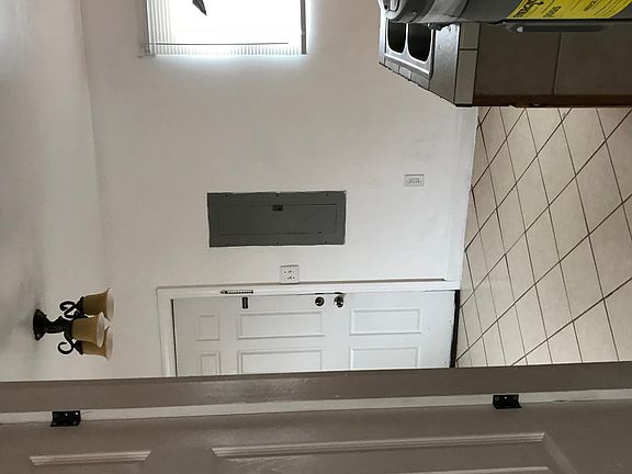 2nd image of 77 Cushing St